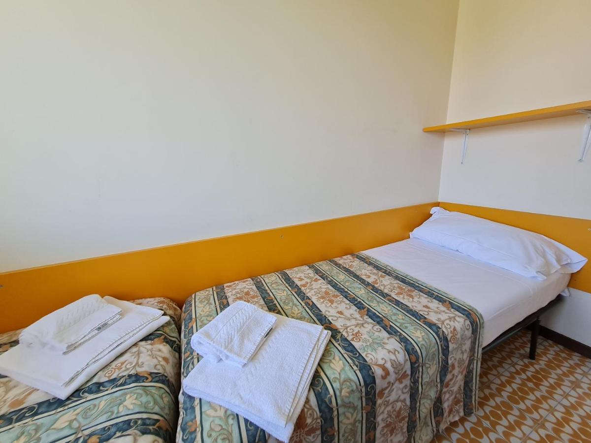 Easy Apartments Peschiera Пескиера дел Гарда Екстериор снимка