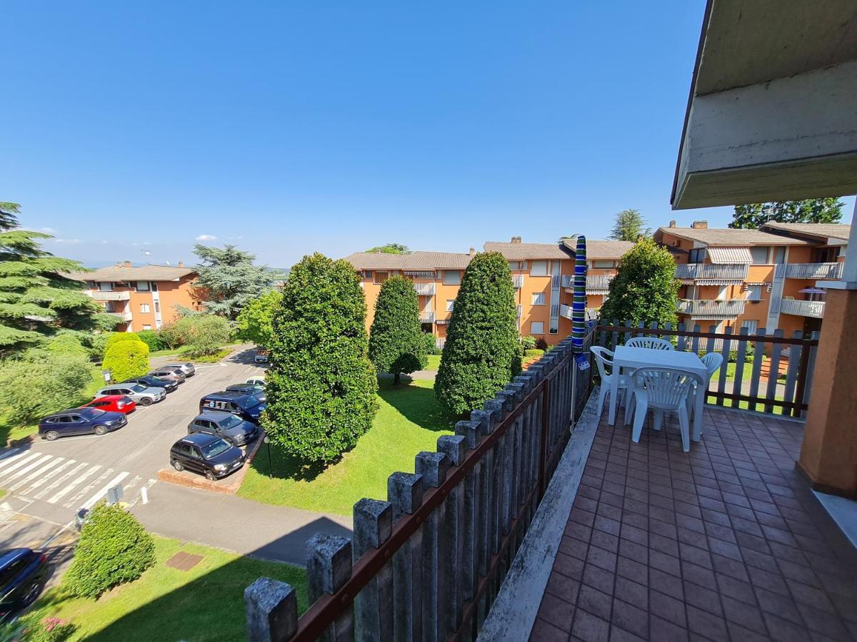 Easy Apartments Peschiera Пескиера дел Гарда Екстериор снимка