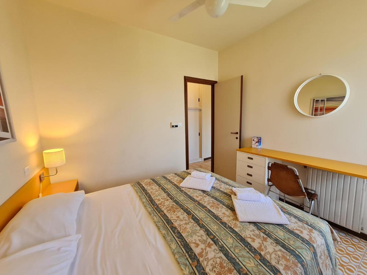 Easy Apartments Peschiera Пескиера дел Гарда Екстериор снимка