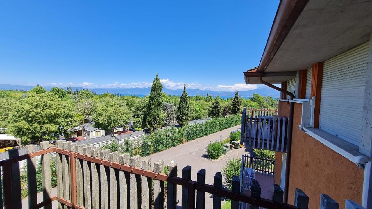 Easy Apartments Peschiera Пескиера дел Гарда Екстериор снимка