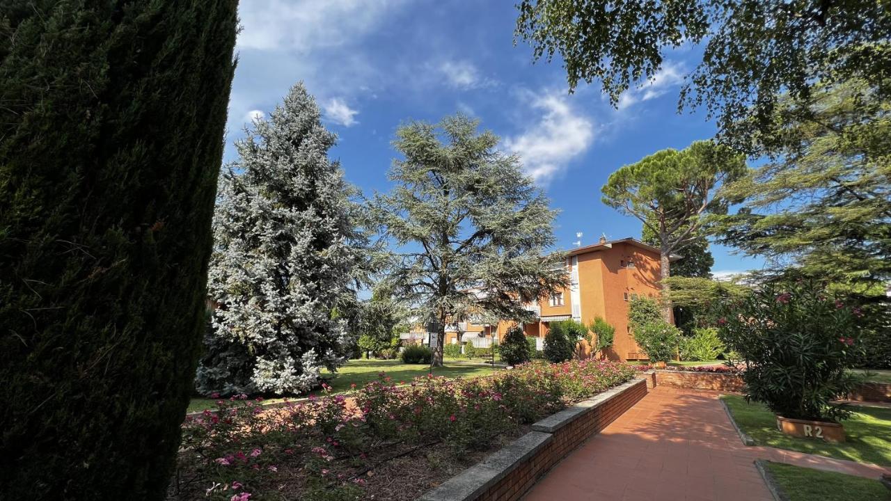 Easy Apartments Peschiera Пескиера дел Гарда Екстериор снимка
