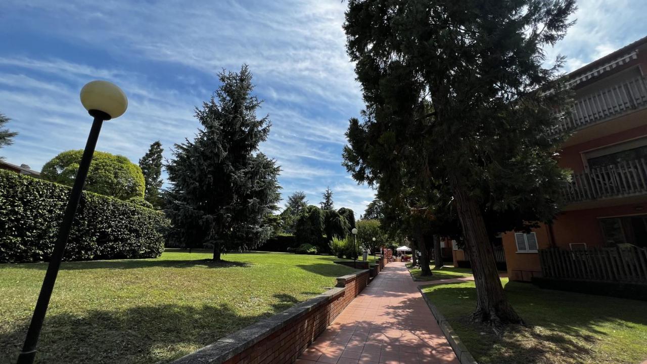 Easy Apartments Peschiera Пескиера дел Гарда Екстериор снимка