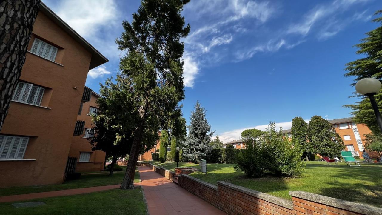Easy Apartments Peschiera Пескиера дел Гарда Екстериор снимка