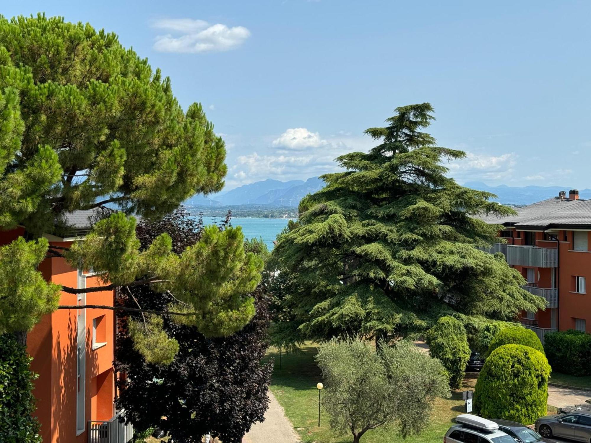 Easy Apartments Peschiera Пескиера дел Гарда Екстериор снимка