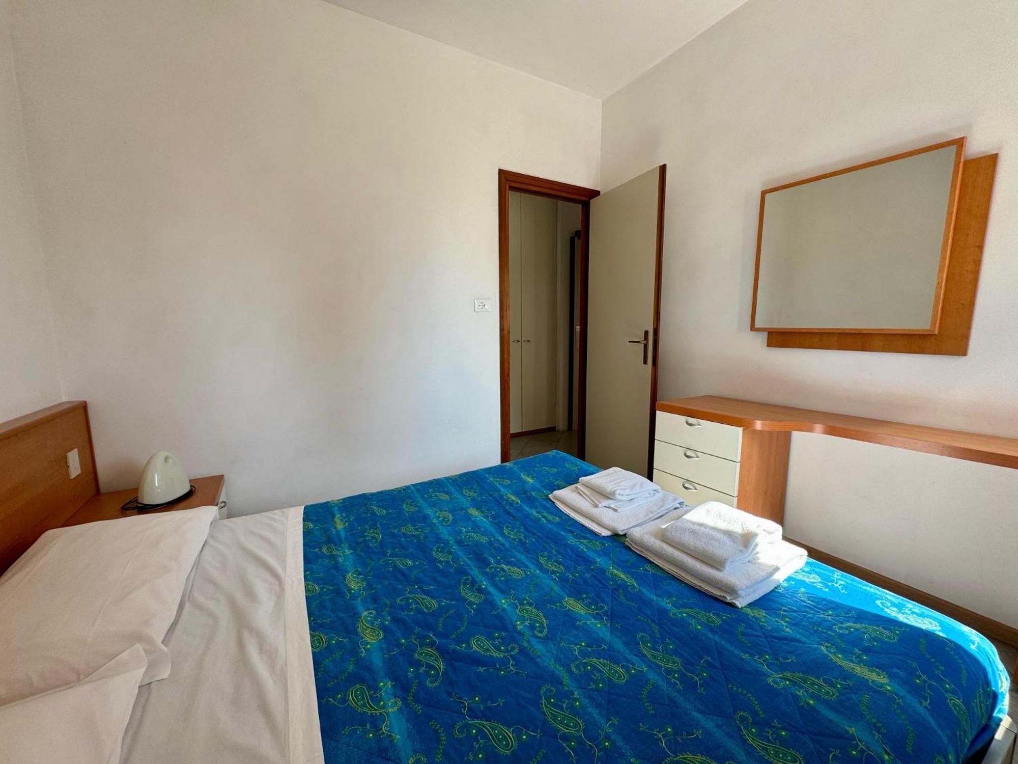 Easy Apartments Peschiera Пескиера дел Гарда Екстериор снимка