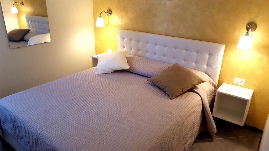 Easy Apartments Peschiera Пескиера дел Гарда Екстериор снимка