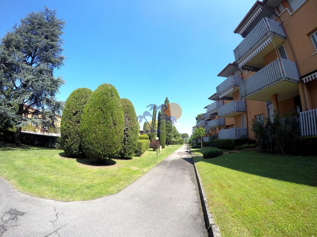 Easy Apartments Peschiera Пескиера дел Гарда Екстериор снимка